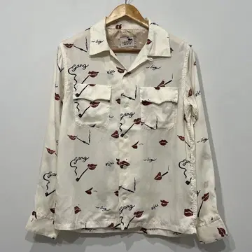 새상품급 갱스터빌 키스 립 키셀 패턴 오픈 카라 셔츠 M