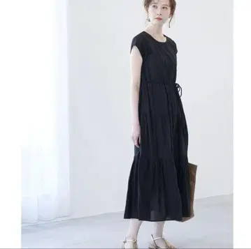 로페피크닉 슬리브리스 블랙 티어드 롱 원피스 38