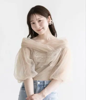 RANDA 튤 디자인 오프숄더 블라우스 베이지 새상품급