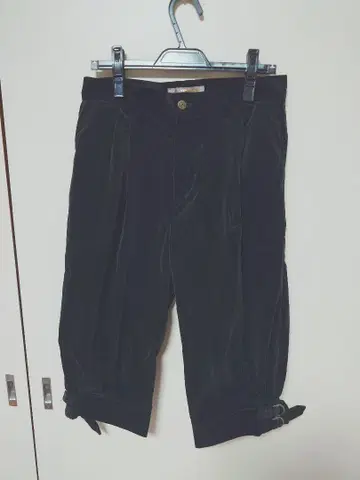 아틀리에 BOZ 벨벳 하프 팬츠 블랙