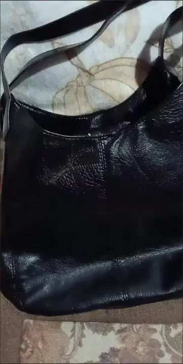 블랙 합성 피혁 숄더백