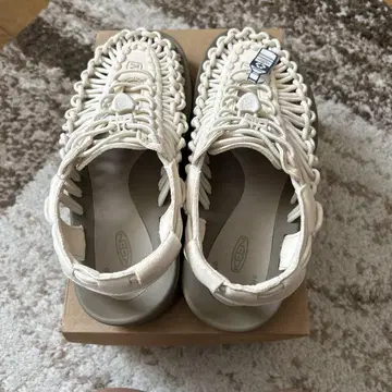 KEEN 새상품 샌들
