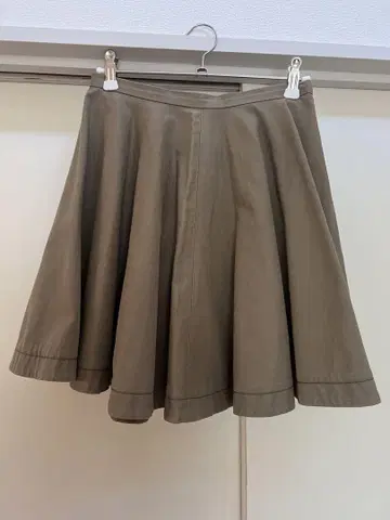 Alexander McQueen 베이지 플레어 스커트 Litmus