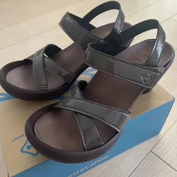 리게타타카누 다크 브라운 바나나 힐 샌들 LL 사이즈