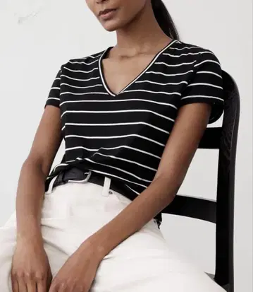 BANANA REPUBLIC FACTORY STORE V넥 티셔츠