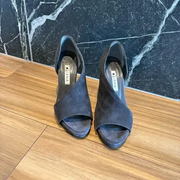 DIANA 다크 그레이 오픈토 힐