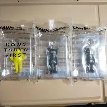 KAWS TOKYO FIRST 3종 세트