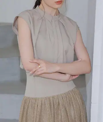 크롭 벌룬 블라우스 베이지