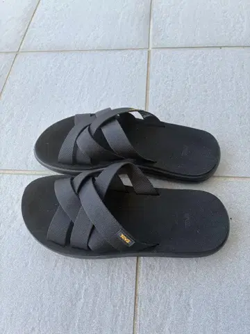Teva 샌들