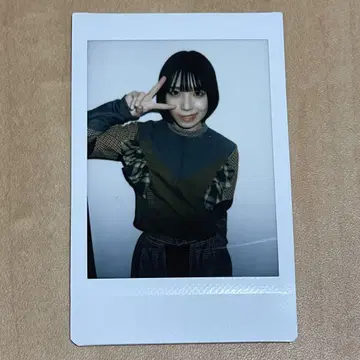 아유니 D 폴라로이드