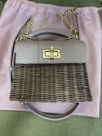 다이애나 카고 백 라탄 새상품급