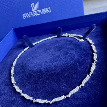 미사용급 SWAROVSKI SPARKLE NECK 실버 파베 상자