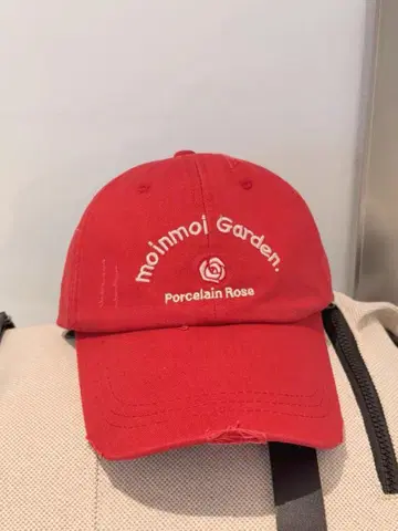 빨간색 자수 로고 캡