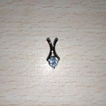 실버 X자형 목걸이 부품 탑