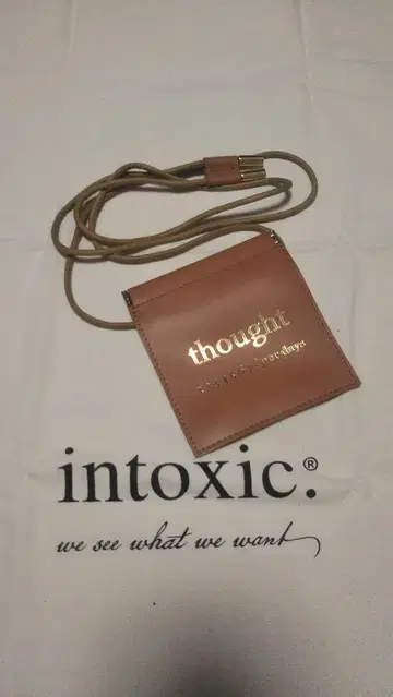 intoxic. 인톡시크 가죽 숄더 파우치