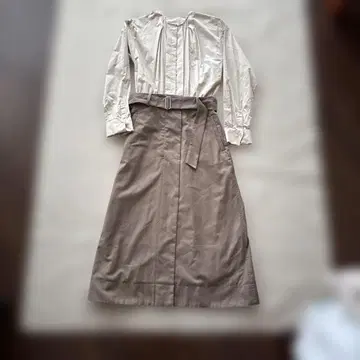 Mira Owen 아이보리 셔츠 베이지 스커트 셋업 스타일 원피스
