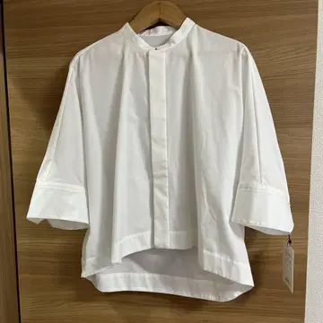MACPHEE 화이트 반소매 셔츠