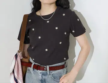 FREAK'S STORE 미니 데이지 자수 티셔츠