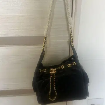 블랙 퀼팅 숄더백