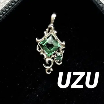 UZU 우즈 그린 쿼츠 실버 넥리스 탑