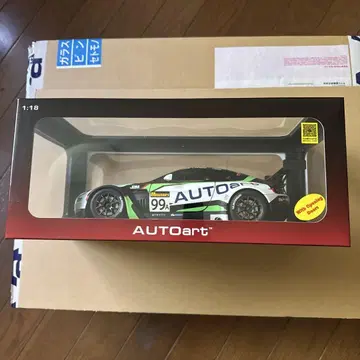 AUTOart 애스턴 마틴 Vantage V12 1:18