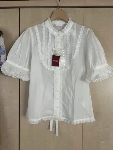 미사용 새상품 핑크하우스 요크 프릴 블라우스 화이트
