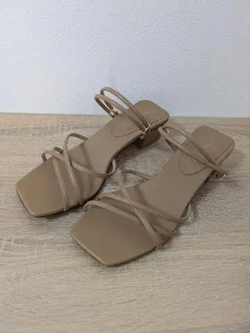 LE TALON 베이지 스트랩 샌들