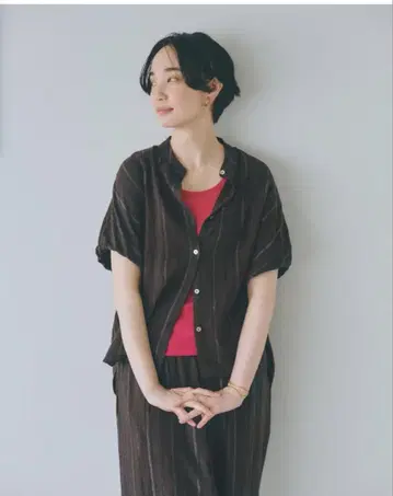북유럽, 생활용품점 올인원처럼 보이는 소박한 라메 셋업