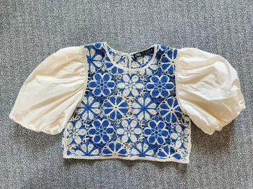 자라 플라워 자수 벌룬 슬리브 상의