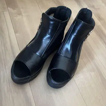 블랙 오픈토 숏 네트 부츠 여름용