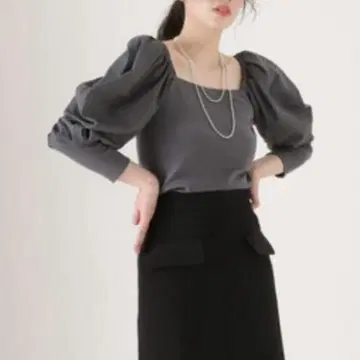 베르메이유 페예나 볼륨 슬리브 스퀘어 넥 풀오버