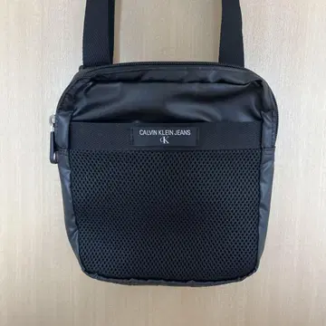 CALVIN KLEIN JEANS 숄더백 블랙