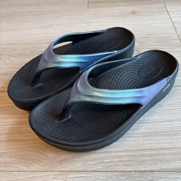 OOFOS OOmega LUXE 그린 라벨 릴렉싱