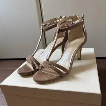 carino 브라운 스웨이드 스트랩 샌들