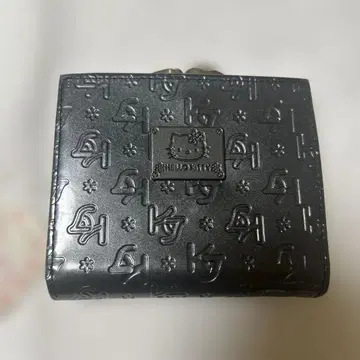 [택 포함] 헬로키티 가마구치 두겹 지갑 블랙 로고 엠보 헤이세이 레트로