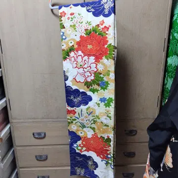후리소데 실크로 만든 스톨입니다.