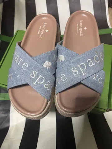 kate spade 데님 블루 크로스 밴딩 샌들