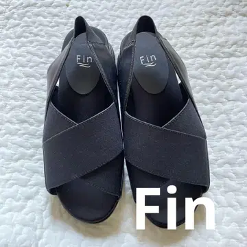 Fin 크로스 스트랩 스포츠 샌들 블랙