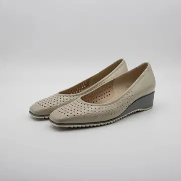 t.inada 천연 가죽 펀칭 웨지 펌프스 (24cm) 새상품급