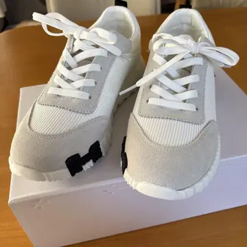 Mal. 스니커즈 23.5cm 화이트 블랙 밑창 rereere 님