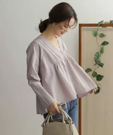 어반 리서치 도어스 핀턱 요크 V넥 블라우스 핑크 프리 사이즈