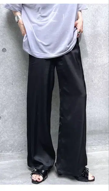 새틴 블랙 와이드 팬츠