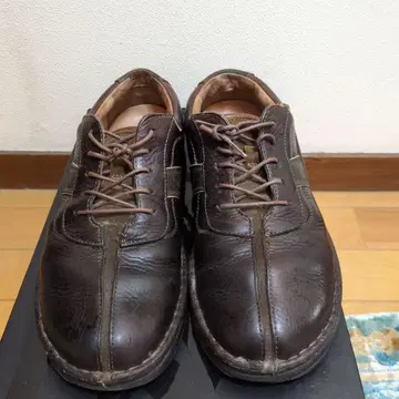 Clarks 다크 브라운 가죽 신발