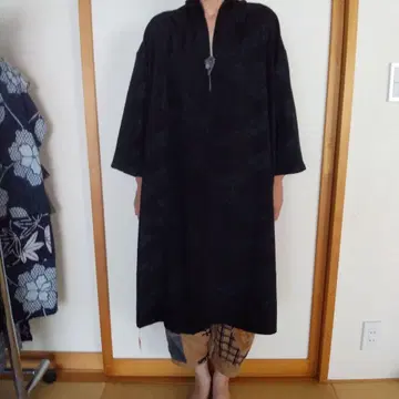 스탠딩 칼라 7부 소매 원피스