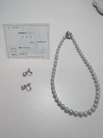 화이트 펄 목걸이와 귀걸이 세트