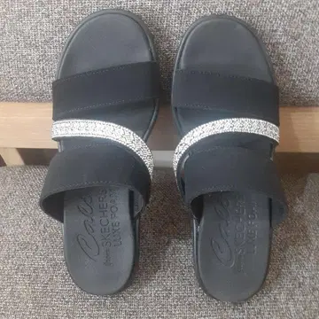 미사용 새상품 Skechers 비쥬 장식 샌들