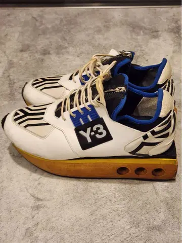Y-3 스트라이프 디자인 스니커즈