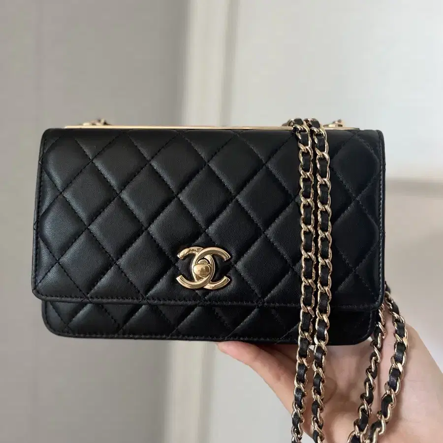 CHANEL | 샤넬 Chanel Black Patent Chain Bag on Bunjang
