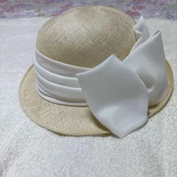 WHITELY 베이지 스트로 햇