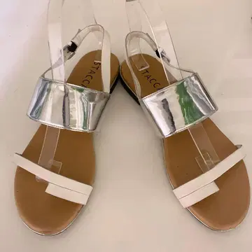 STACCATO 실버 화이트 플립플랍 샌들 양가죽 사용 24.5cm